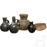 Vier Gefäße und eine Schale, Peru, wohl 11. - 15. Jhdt. (davon drei Chimu-Kultur), eines neuzeitlich - фото 1