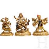 Drei feuervergoldete Statuetten, Tibet, 20. Jhdt. - Foto 1