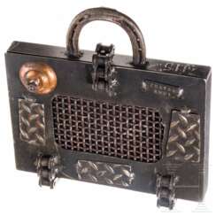 Chaian Khoi und Robuste Odin, "Briefcase"