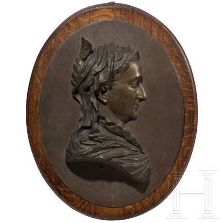 Bronzene Relieftafel mit Porträt der Königin Victoria, wohl England, 19. Jhdt. - Foto 1