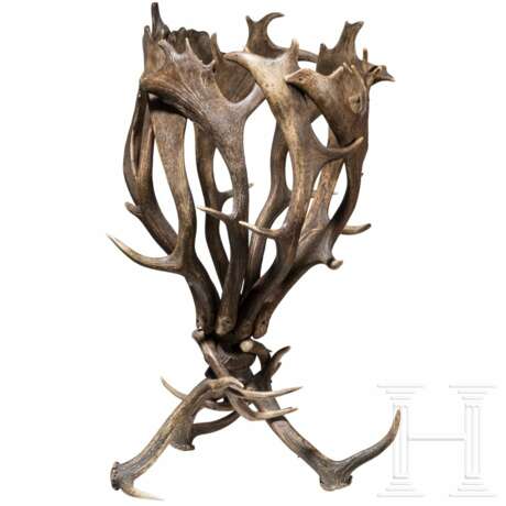 Zeitungsständer aus Dammhirschgeweih, deutsch, um 1880 - photo 1 Zeitungsständer aus Dammhirschgeweih, deutsch, um 1880 - photo 1
