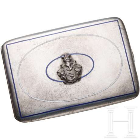 Silberetui mit Wappen des ungarischen Adelsgeschlechts Beniczky, Österreich-Ungarn, Wien, um 1920 - photo 1 Silberetui mit Wappen des ungarischen Adelsgeschlechts Beniczky, Österreich-Ungarn, Wien, um 1920 - photo 1