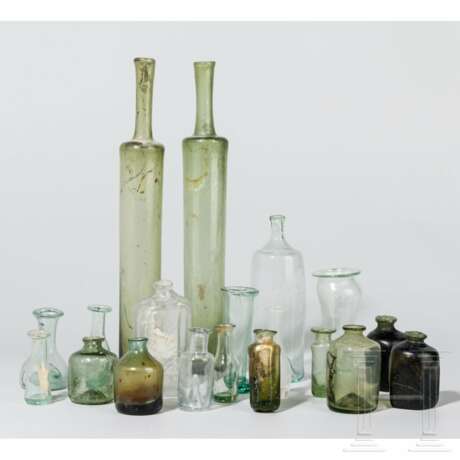 19 Glasfläschchen, 17. - 19. Jhdt. - photo 1 19 Glasfläschchen, 17. - 19. Jhdt. - photo 1
