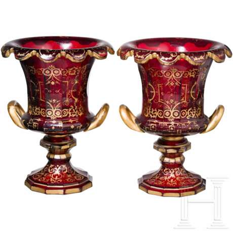 Zwei kleine Kratervasen mit Golddekor, Böhmen, um 1900 - фото 1