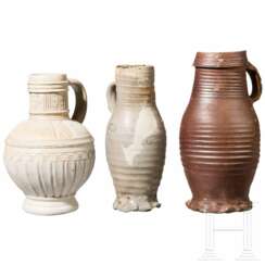 Drei Steinzeugkrüge, Siegburg /Raeren, 15. Jhdt. - um 1600