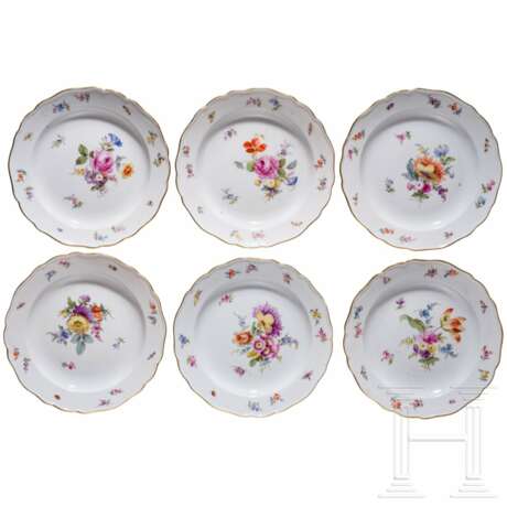 Sechs Dessertteller mit Blumen und Insekten, Meissen, um 1850/60 - photo 1 Sechs Dessertteller mit Blumen und Insekten, Meissen, um 1850/60 - photo 1