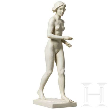 "Die Schreitende", Ottmar Obermaier, 1931 (Entwurf), Rosenthal, Kunstabteilung Selb, 1940er Jahre (Ausführung) - фото 1 "Die Schreitende", Ottmar Obermaier, 1931 (Entwurf), Rosenthal, Kunstabteilung Selb, 1940er Jahre (Ausführung) - фото 1