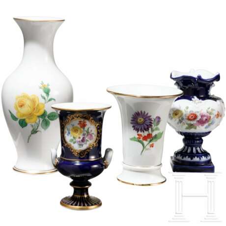 Vier Porzellanvasen, Meissen, 1910 (eine)/Mitte 20. Jhdt. - photo 1