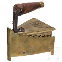 Bügeleisen mit Ständer, Niederlande/Skandinavien, datiert 1832