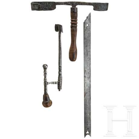Drei Teile altes Werkzeug, deutsch, 17.-19. Jh. - photo 1 Drei Teile altes Werkzeug, deutsch, 17.-19. Jh. - photo 1