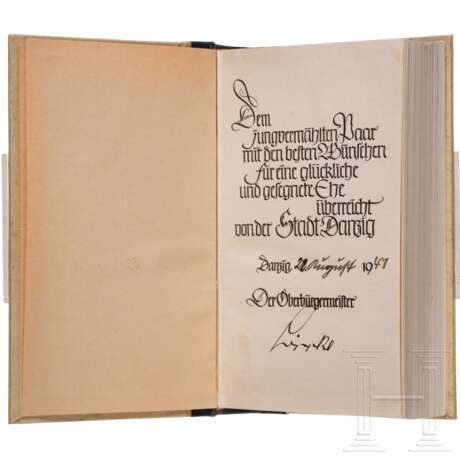 A rare wedding edition of "Mein Kampf" from the city of Munich - photo 2 A rare wedding edition of "Mein Kampf" from the city of Munich - photo 2