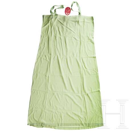 Eva Braun - a green underskirt with maker's label of Kunstseidenspinnerei Fr. Küttner in Pirna - photo 2 Eva Braun - a green underskirt with maker's label of Kunstseidenspinnerei Fr. Küttner in Pirna - photo 2