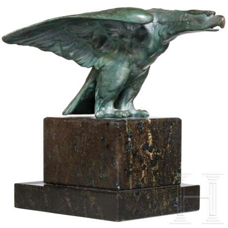 A desk eagle on a stone base - photo 1