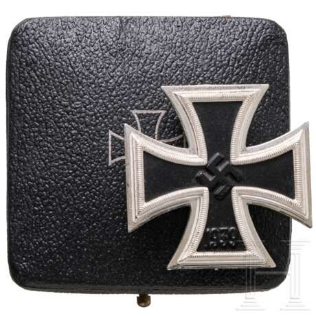A 1939 Iron Cross 1st class in case of issue, manufacturer "15" - photo 1 A 1939 Iron Cross 1st class in case of issue, manufacturer "15" - photo 1