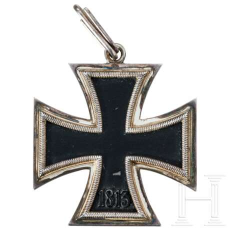 A Knight's Cross of the Iron Cross, made by Steinhauer & Lück, Lüdenscheid, circa 1960 - photo 2 A Knight's Cross of the Iron Cross, made by Steinhauer & Lück, Lüdenscheid, circa 1960 - photo 2