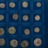 Römische Münzen auf Tableau - Zusammenstellung - Foto 2
