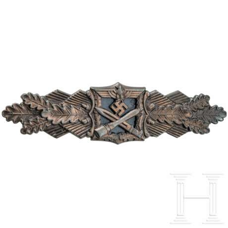 A Close Combat Clasp in Bronze, manufacturer JFS - photo 1 A Close Combat Clasp in Bronze, manufacturer JFS - photo 1