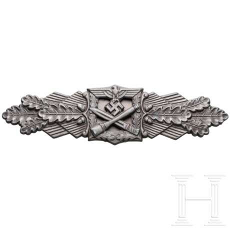 A Close Combat Clasp in Bronze, manufacturer FLL - photo 1