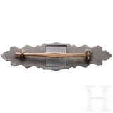 A Close Combat Clasp in Bronze, manufacturer FLL - photo 2