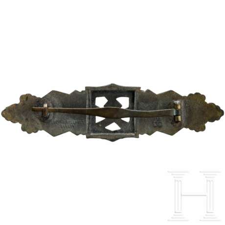 A Close Combat Clasp in Bronze, made by Friedrich Linden in Lüdenscheid - фото 2 A Close Combat Clasp in Bronze, made by Friedrich Linden in Lüdenscheid - фото 2