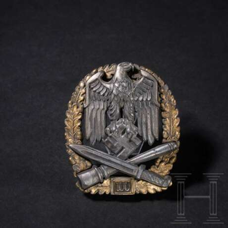 A General Assault Badge Grade V for 100 days of combat, manufactured by Juncker - photo 1 A General Assault Badge Grade V for 100 days of combat, manufactured by Juncker - photo 1
