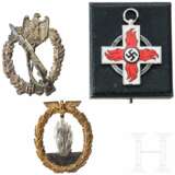 An Infantry Assault Badge in Silber, a Fire Brigade Honor Badge 2nd Class in case, and a Minesweeper War Badge - photo 1