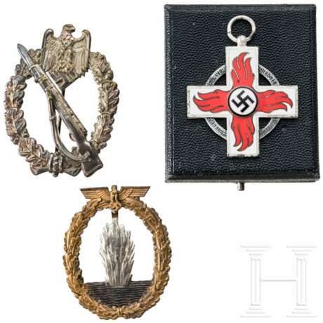 An Infantry Assault Badge in Silber, a Fire Brigade Honor Badge 2nd Class in case, and a Minesweeper War Badge - photo 1 An Infantry Assault Badge in Silber, a Fire Brigade Honor Badge 2nd Class in case, and a Minesweeper War Badge - photo 1