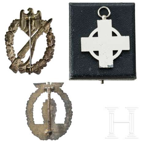 An Infantry Assault Badge in Silber, a Fire Brigade Honor Badge 2nd Class in case, and a Minesweeper War Badge - photo 2 An Infantry Assault Badge in Silber, a Fire Brigade Honor Badge 2nd Class in case, and a Minesweeper War Badge - photo 2