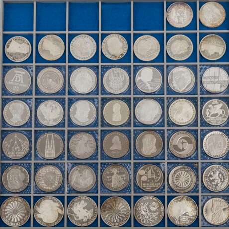 Münzturm mit 7 Tableaus und BRD Gedenkmünzen, - photo 2