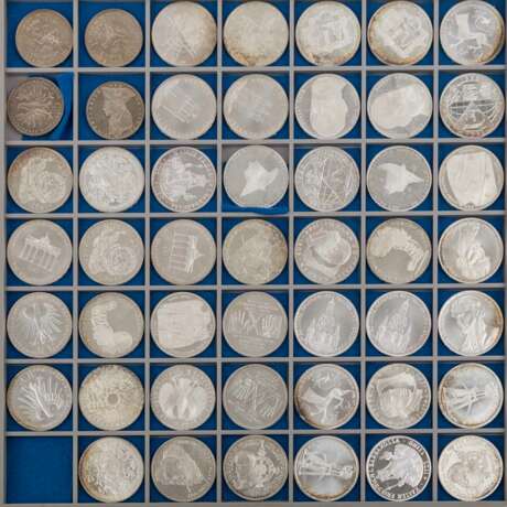 Münzturm mit 7 Tableaus und BRD Gedenkmünzen, - photo 3