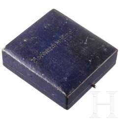 A case for the Luftwaffe air mechanic's badge