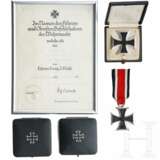 A collection of 1939 Iron Crosses 1st and 2nd Class with cases of issue - photo 1
