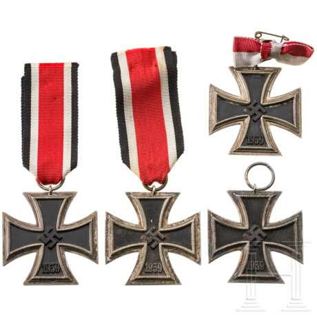 A collection of 1939 Iron Crosses 2nd Class - photo 1 A collection of 1939 Iron Crosses 2nd Class - photo 1