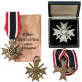 A collection of 1939 War Merit Crosses 1st and 2nd Class - Foto 1