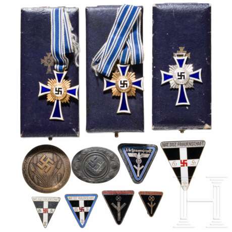 A collection of Mothers' Crosses, Frauenschaft badges, and RADwJ badges - photo 1