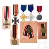 A medal grouping, partly with bag of issue and packing paper, never worn - photo 2