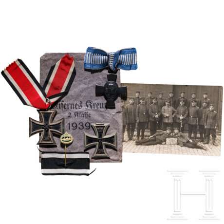 A collection of medals, equipment, and photos, World War I and II - photo 2