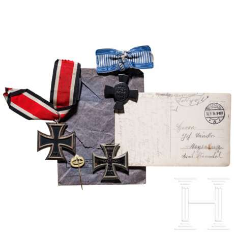 A collection of medals, equipment, and photos, World War I and II - photo 3