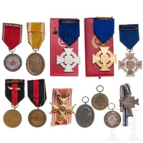 A collection of medals and decorations - photo 2 A collection of medals and decorations - photo 2
