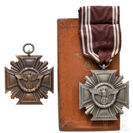 Two NSDAP Long Service Awards in Bronze, "Mein Kampf" with slipcase and a police award certificate - photo 2 Two NSDAP Long Service Awards in Bronze, "Mein Kampf" with slipcase and a police award certificate - photo 2