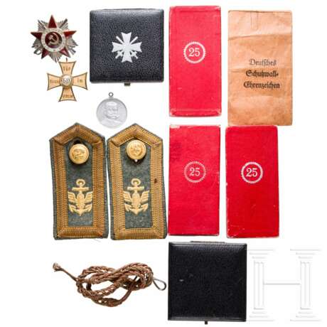 A small group of order boxes/cases - photo 1 A small group of order boxes/cases - photo 1