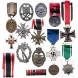 A small group of orders and badges - фото 1