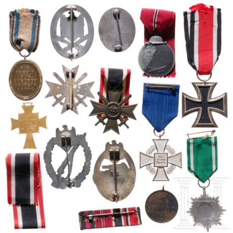 A small group of orders and badges - фото 2