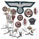A small group of orders and badges - фото 3