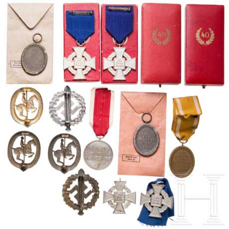 A collection of badges with cases of issue and bags - photo 2 A collection of badges with cases of issue and bags - photo 2