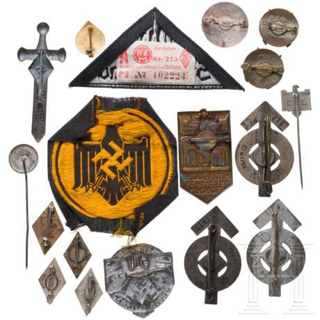 A collection of HJ badges, tinnies, and insignia - фото 2 A collection of HJ badges, tinnies, and insignia - фото 2