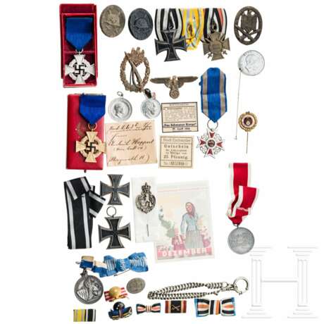 A small group of orders and badges - Foto 1 A small group of orders and badges - Foto 1