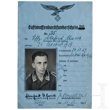 Document grouping of an Unteroffizier serving with Kampfgeschwader 100, Luftwaffe Honor Goblet winner - Foto 2
