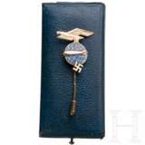 Deutsche Zeppelin Reederei - a membership badge for Gefolgschaftsmitglieder in gold with the case of issue - photo 2