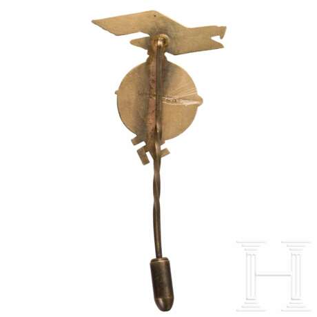 Deutsche Zeppelin Reederei - a membership badge for Gefolgschaftsmitglieder in gold with the case of issue - photo 3 Deutsche Zeppelin Reederei - a membership badge for Gefolgschaftsmitglieder in gold with the case of issue - photo 3